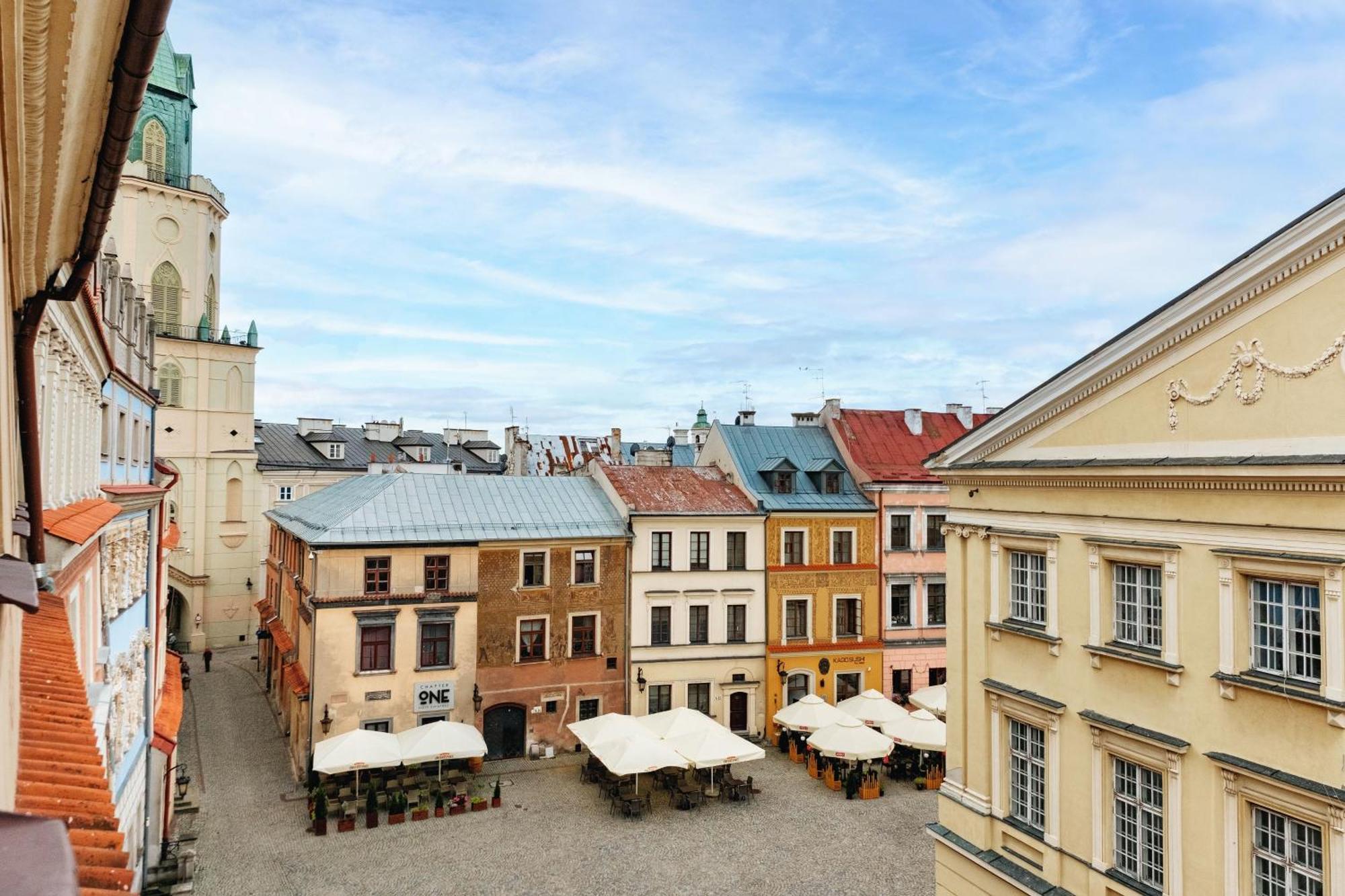 Rynek 10 *